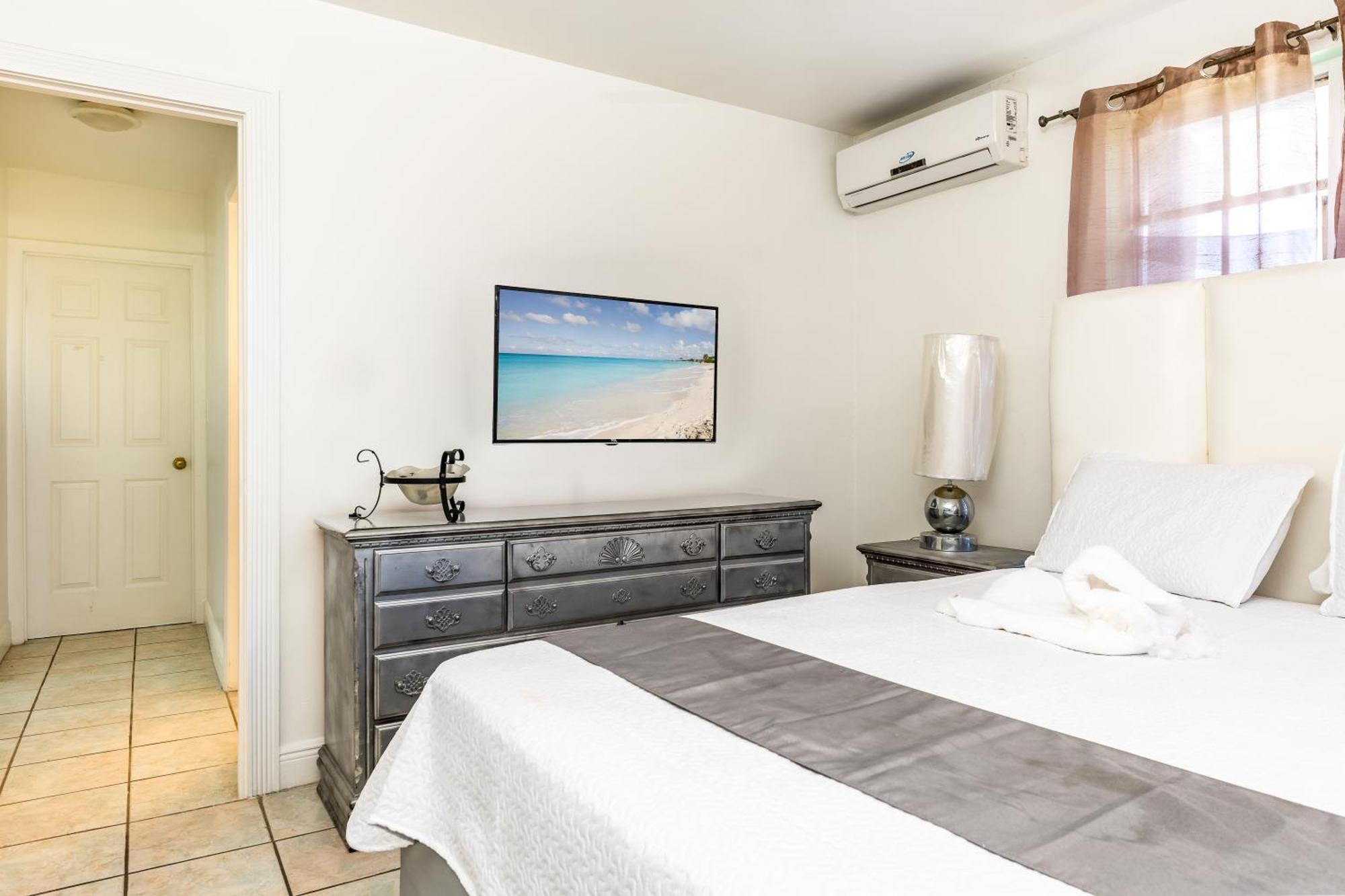 Waterside Home, Shaded Whirlpool Spa, Outdoor Dining, Smart Tv, Amazon Prime Five Cays Settlement 外观 照片