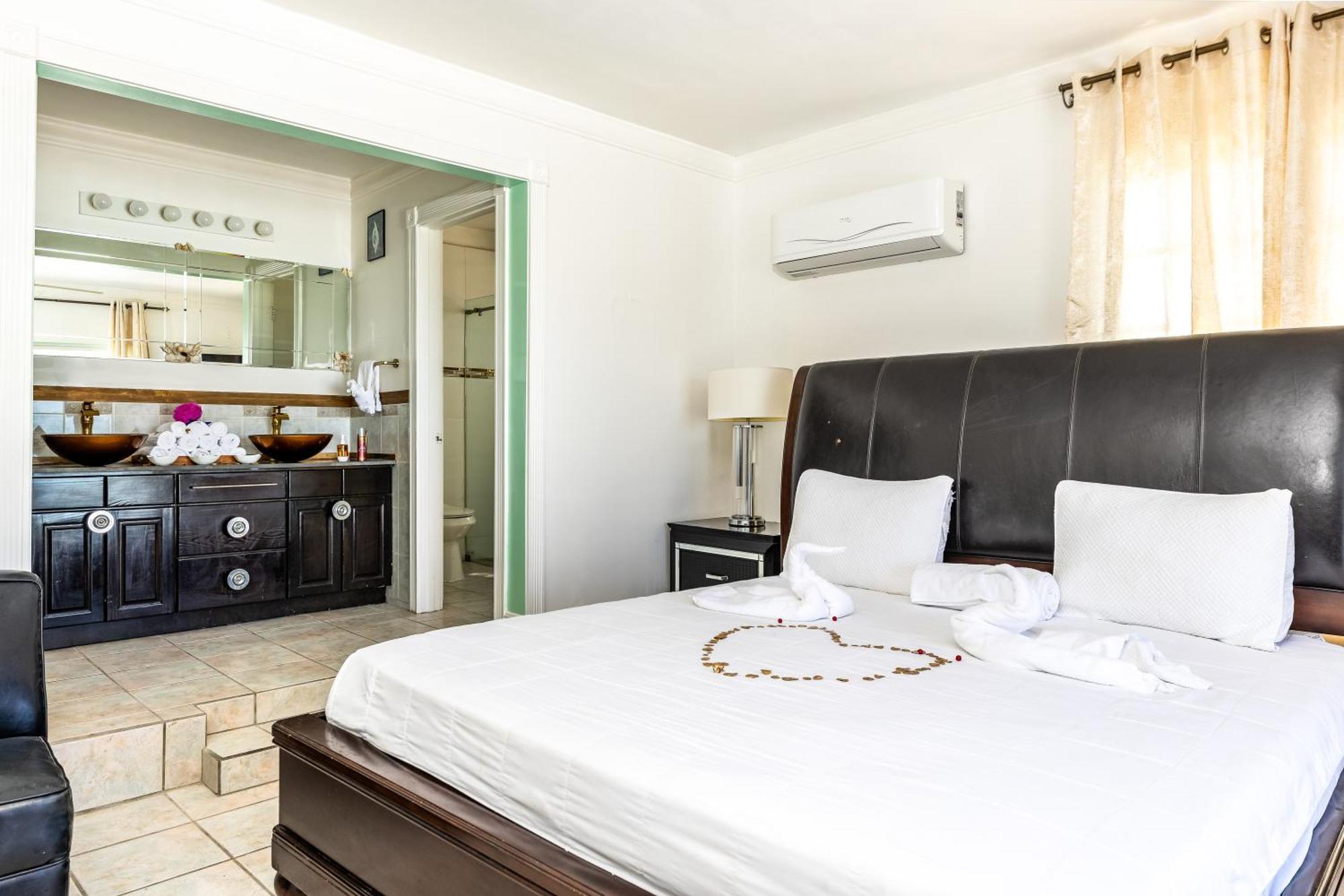Waterside Home, Shaded Whirlpool Spa, Outdoor Dining, Smart Tv, Amazon Prime Five Cays Settlement 外观 照片